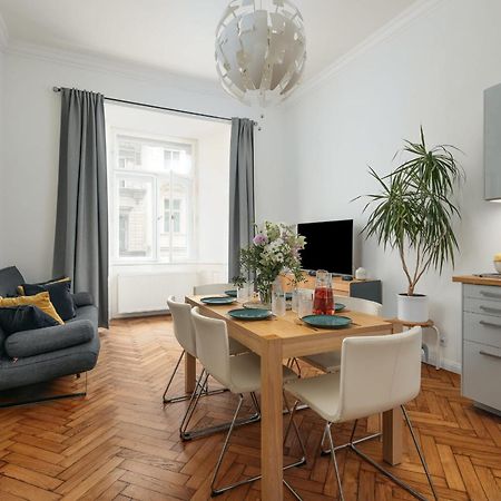 Comfortable And Cosy Apt A Few Steps From Dancing House And Naplavka Dance Prague Luaran gambar