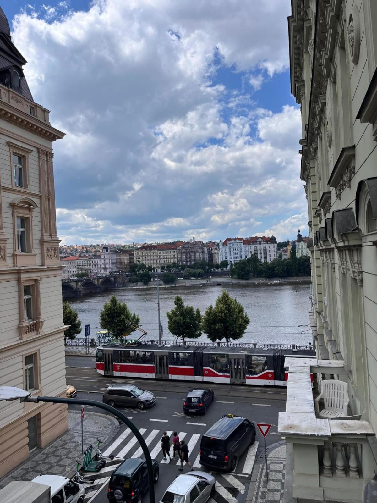 Comfortable And Cosy Apt A Few Steps From Dancing House And Naplavka Dance Prague Luaran gambar